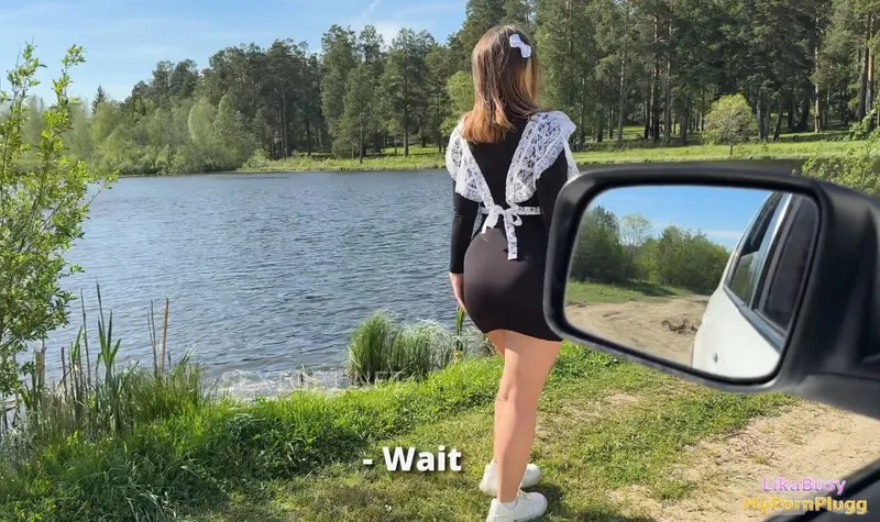 Bắt gặp em em học sinh dễ thương đang đi dạo một mình ở hồ tuyền lâm