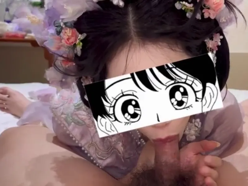 Gái xinh trong bộ đồ búp bê liếm cục thịt cực đã