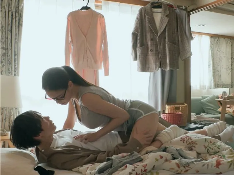 được chị cạnh nhà "an ủi" khi bồ đi ngoại tình